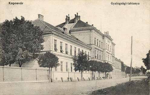 Baross laktanya A 44-esek 1887-ben épült kaszárnyája, a Baross laktanya